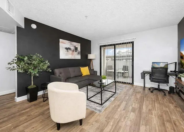 Modern 2br Escape Sleeps 7 Pools Gym & Fire Pit Apartment