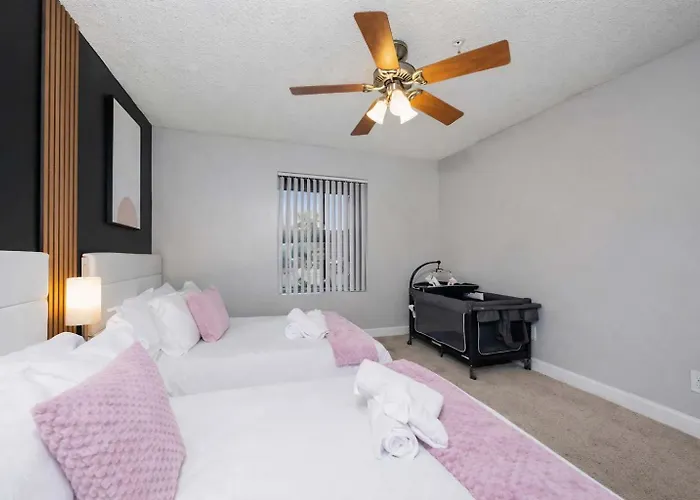 Modern 2br Escape Sleeps 7 Pools Gym & Fire Pit Tempe