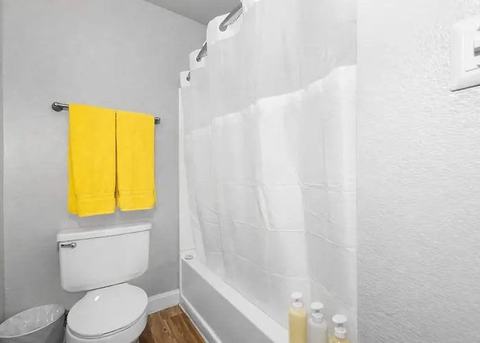 Modern 2br Escape Sleeps 7 Pools Gym & Fire Pit Tempe