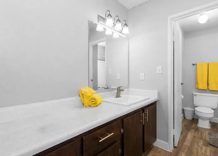 Apartment Modern 2br Escape Sleeps 7 Pools Gym & Fire Pit Tempe